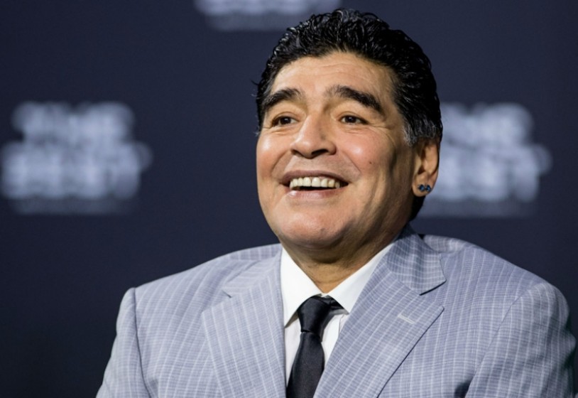 Maradona bloccato in aeroporto con un passaporto falso: E' una menzogna politica