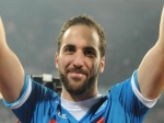 Nel ritiro di Dimaro si parla solo di Higuain. E i tifosi si spaccano